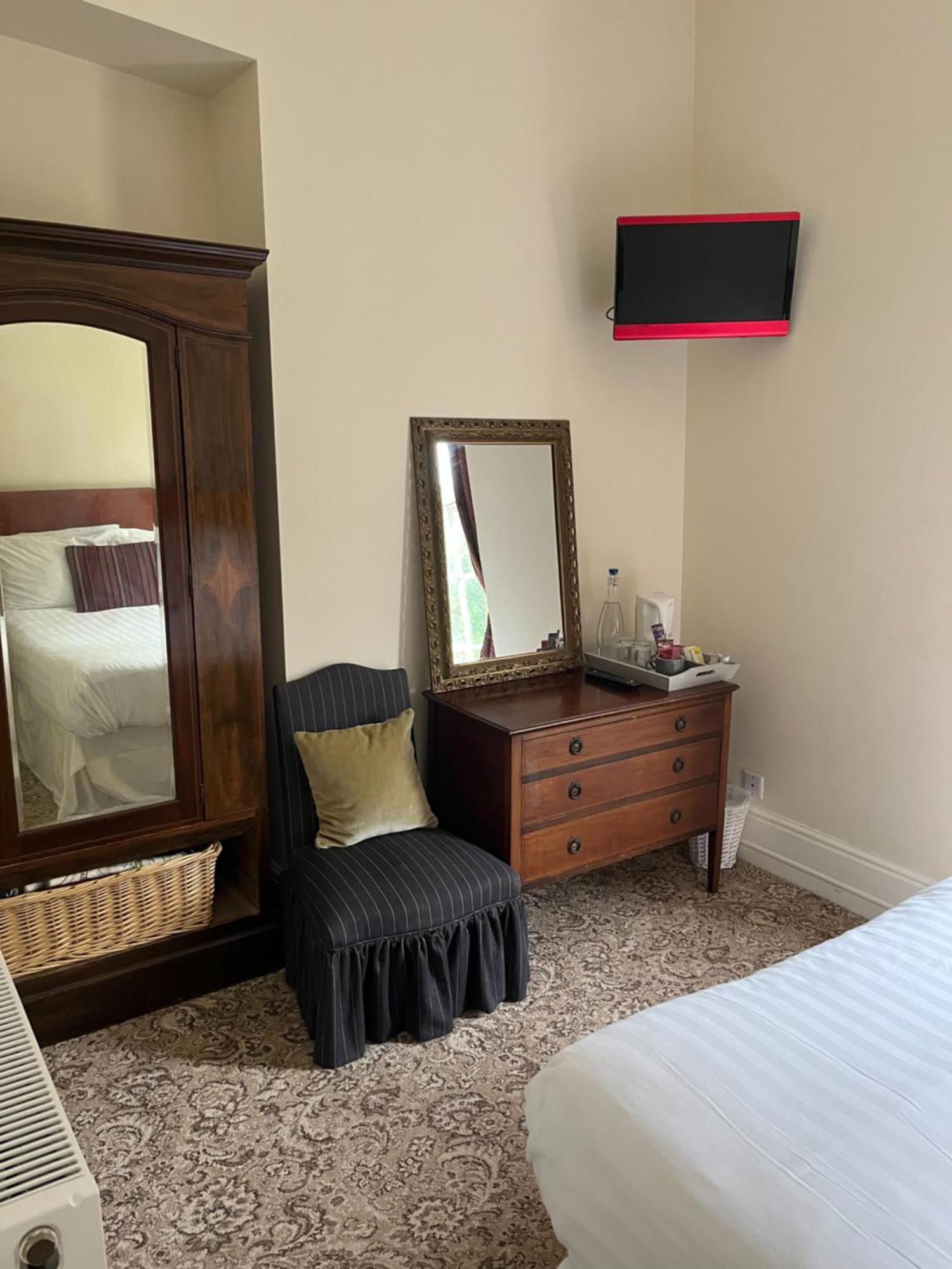 Picton-House Hotel Llandowror Bagian luar foto