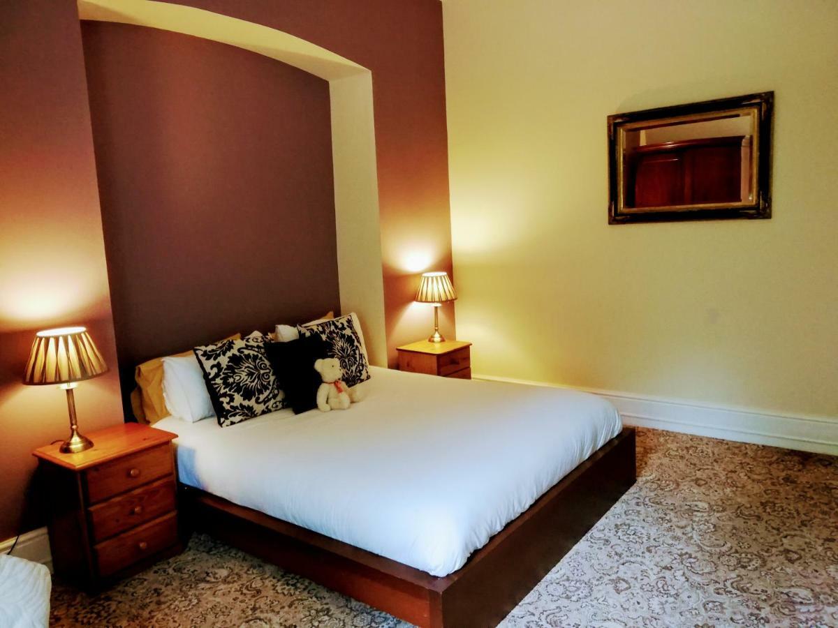 Picton-House Hotel Llandowror Bagian luar foto